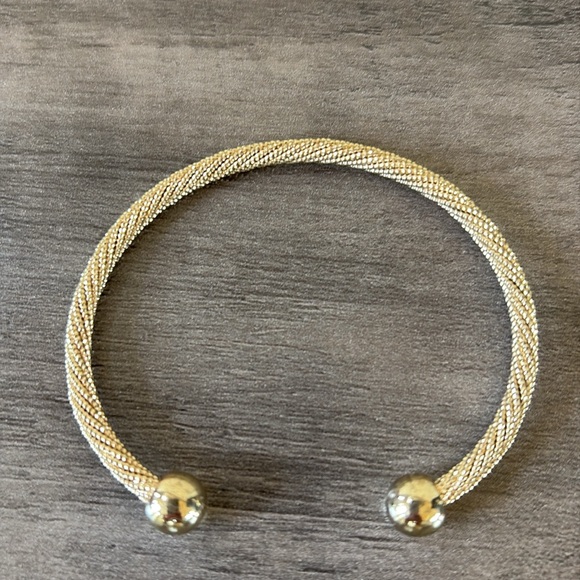 ⭐️Lulu’s Round the Twist Gold (toned) Bracelet - Picture 3 of 9